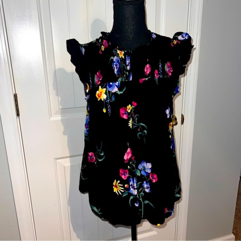 Old Navy - Black Pink Flower Design short sleeve- Large